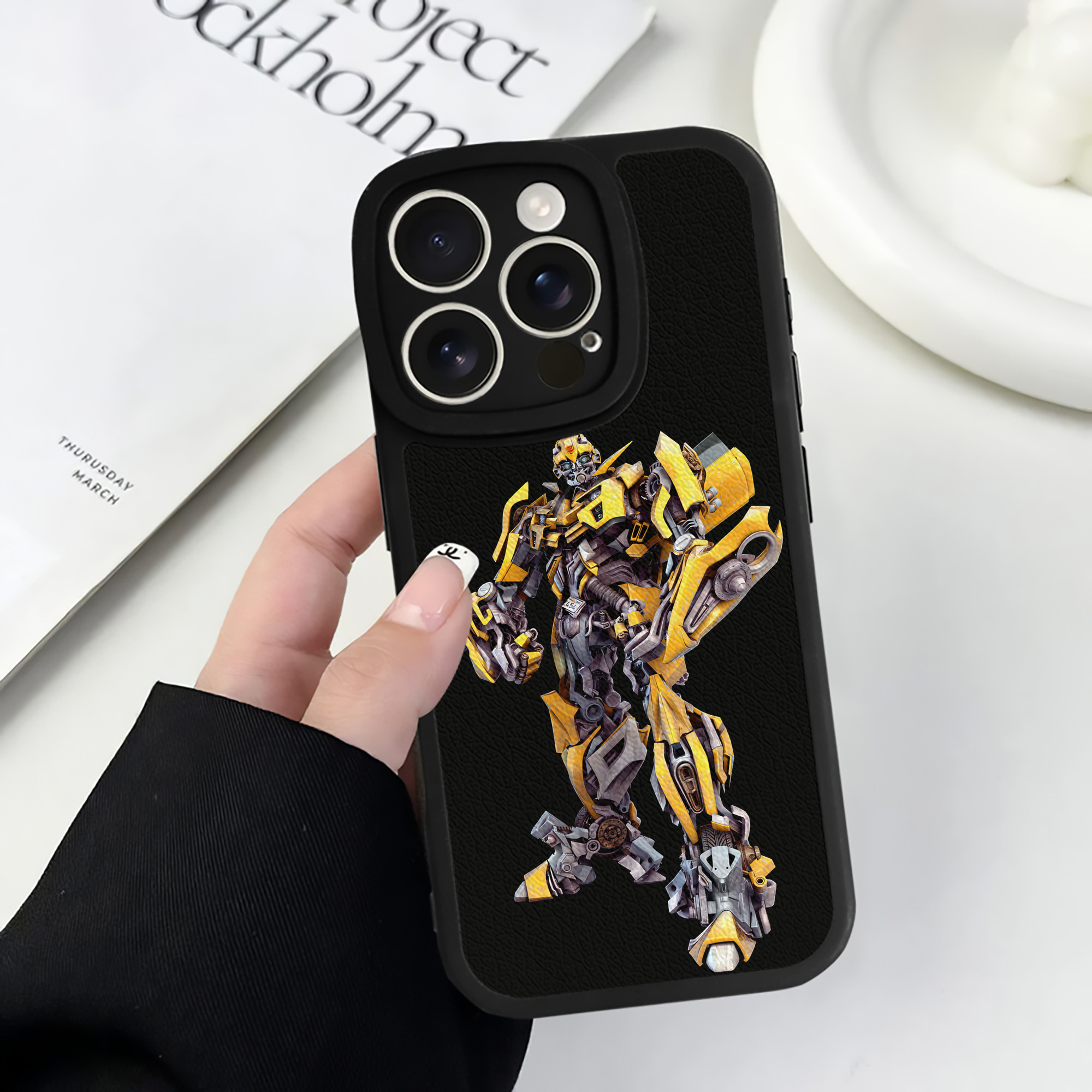 （画像用） Transformers トランスフォーマー 【iPhone 16シリーズ対応】シリコンスマホケース（レザー調） 材質：シリコン